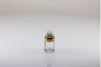 Μπουκαλάκι 30 ml γυάλινο με σταγονόμετρο, αποστραγγιστήρα και καπάκι Μπουκαλάκι 30 ml γυάλινο με σταγονόμετρο, αποστραγγιστήρα και καπάκι