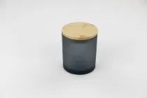 Βάζο γυάλινο 80x90 mm με ξύλινο καπάκι και λάστιχο Βάζο γυάλινο 80x90 mm με ξύλινο καπάκι και λάστιχο
