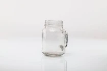 Βάζο με χερούλι 450 ml με μεταλλικό καπάκι και τρύπα για καλαμάκι
